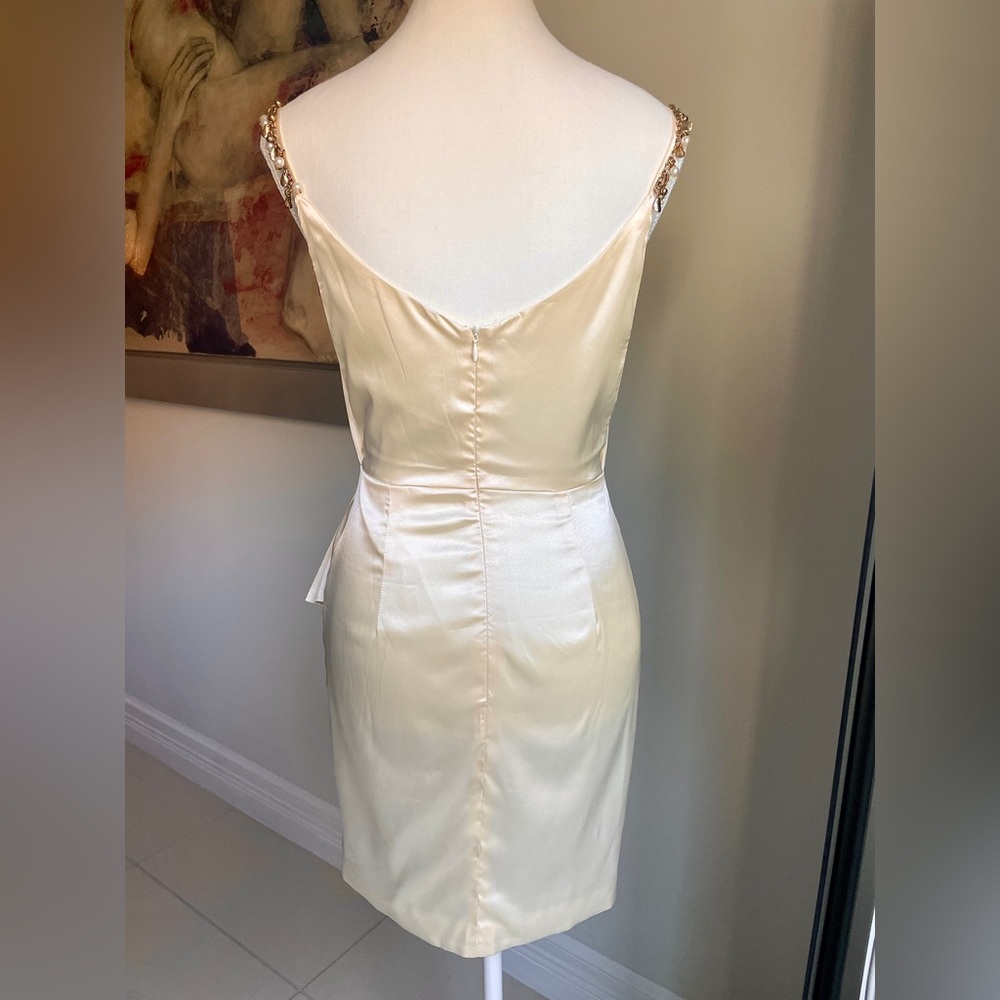Mannequin size:
      Bust  : 32.5 
      Waist : 25.2
      Hip    : 34.5 - Picture 2 of 4